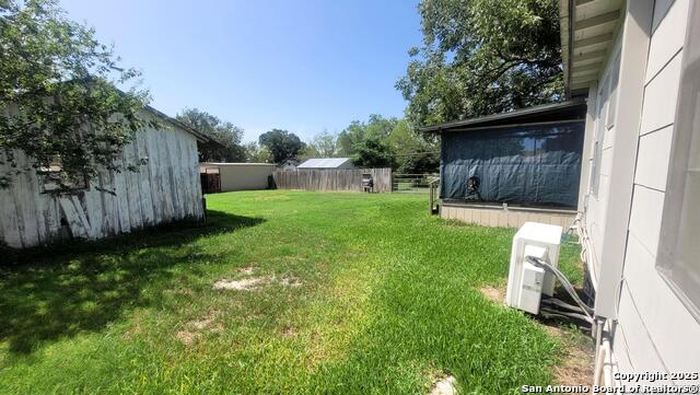 205 Maverick, Falls City, Texas image 17