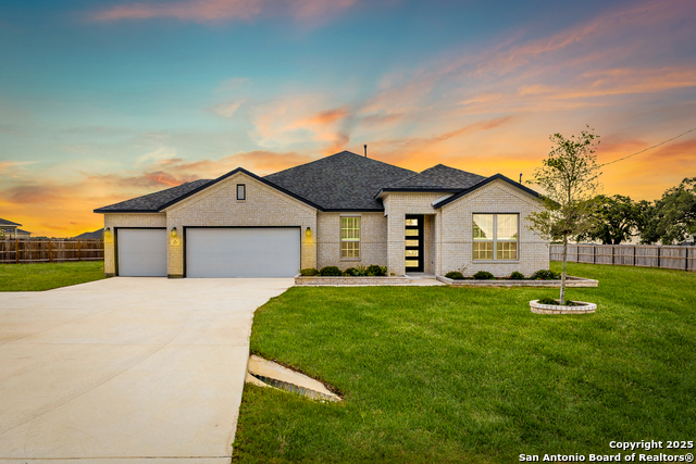 127 Arched Oak, Floresville, Texas image 1