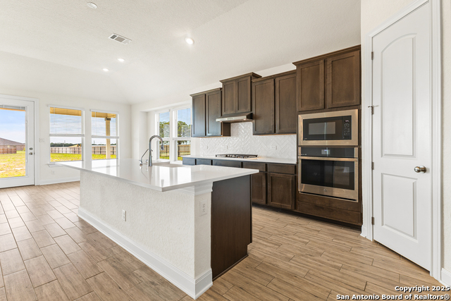 127 Arched Oak, Floresville, Texas image 10