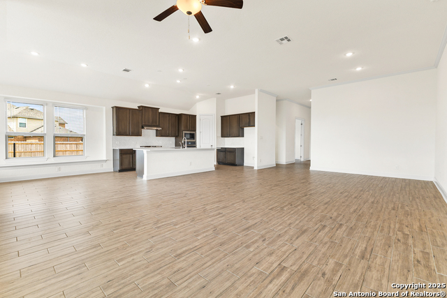 127 Arched Oak, Floresville, Texas image 16