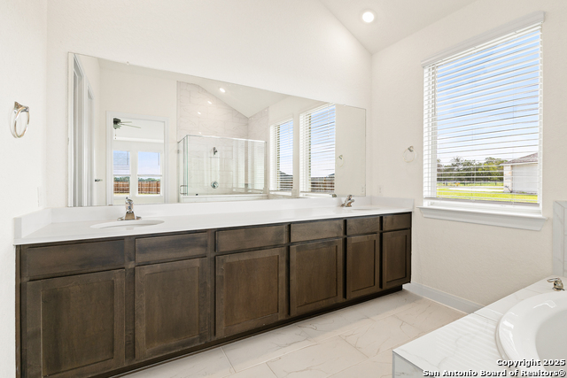 127 Arched Oak, Floresville, Texas image 18
