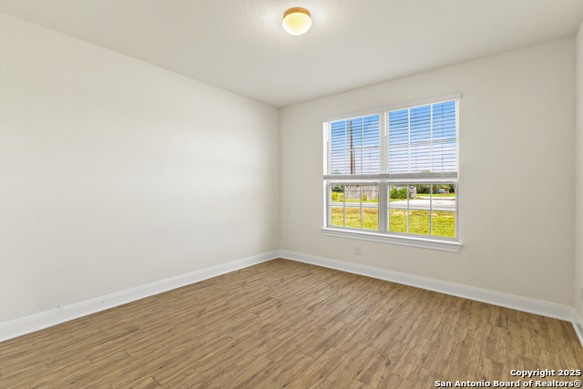 127 Arched Oak, Floresville, Texas image 4