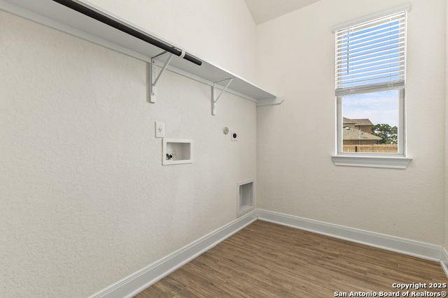 127 Arched Oak, Floresville, Texas image 7