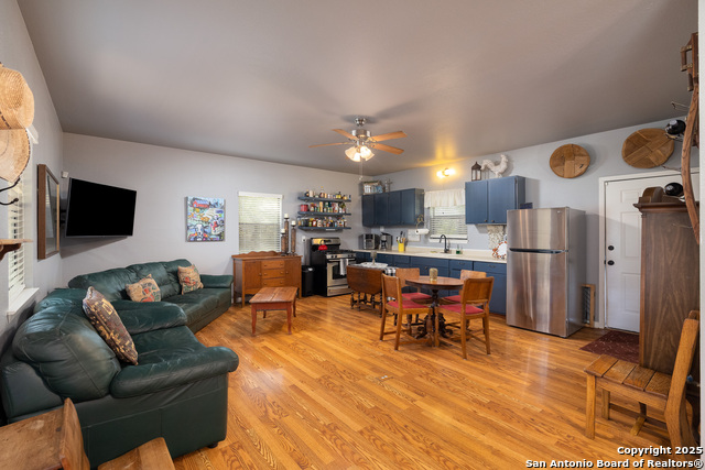 1060 Forest View Dr, Blanco, Texas image 6