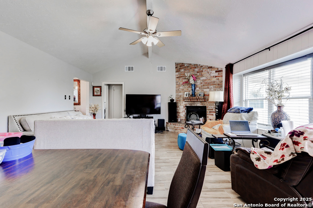 8403 S Meadow Bird Circle, Missouri City, Texas image 17