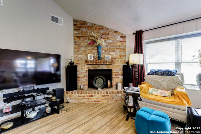 8403 S Meadow Bird Circle, Missouri City, Texas image 18
