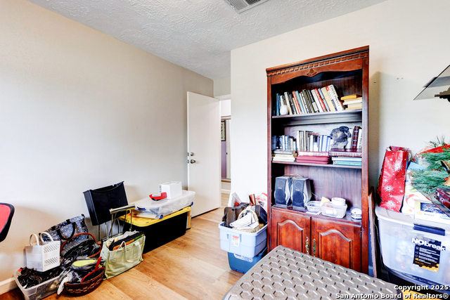8403 S Meadow Bird Circle, Missouri City, Texas image 20