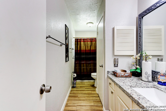 8403 S Meadow Bird Circle, Missouri City, Texas image 24