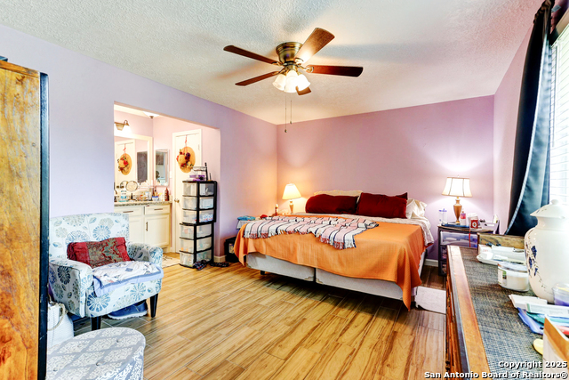 8403 S Meadow Bird Circle, Missouri City, Texas image 26