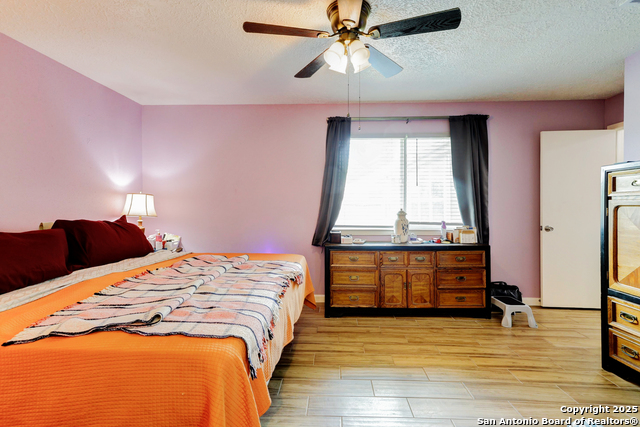 8403 S Meadow Bird Circle, Missouri City, Texas image 27