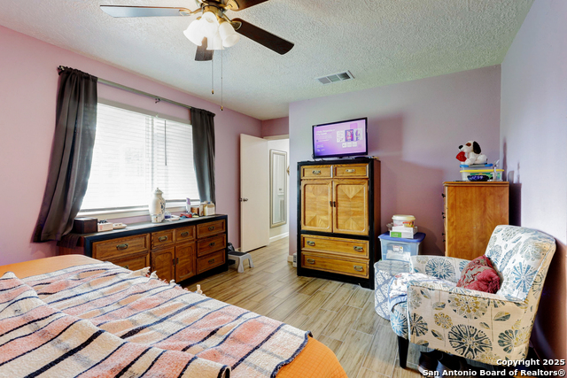 8403 S Meadow Bird Circle, Missouri City, Texas image 28