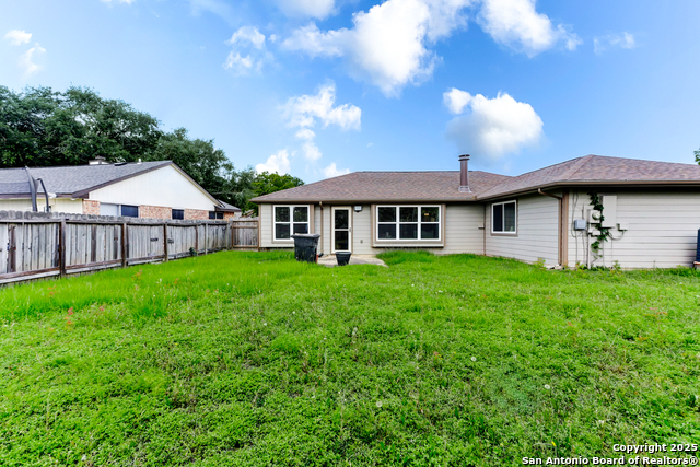 8403 S Meadow Bird Circle, Missouri City, Texas image 33