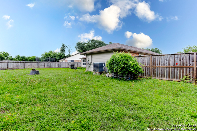 8403 S Meadow Bird Circle, Missouri City, Texas image 35
