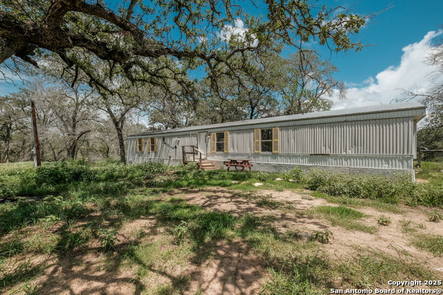 131 Flores Oaks, Floresville, Texas image 1