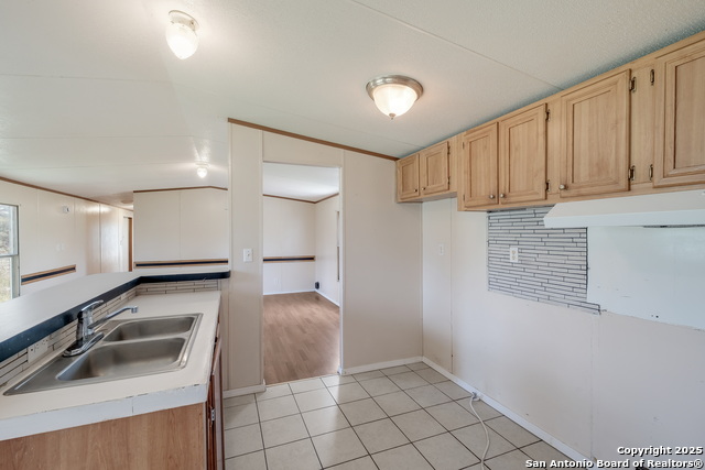 131 Flores Oaks, Floresville, Texas image 11