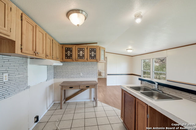 131 Flores Oaks, Floresville, Texas image 12