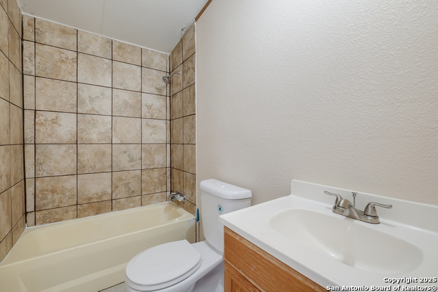 131 Flores Oaks, Floresville, Texas image 23