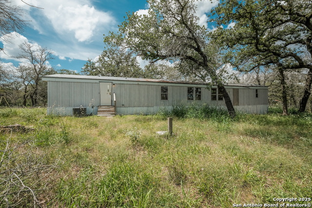131 Flores Oaks, Floresville, Texas image 26