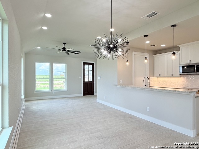 129 Camino Verde Ct, La Vernia, Texas image 2