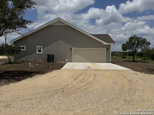 61 Friendship Hills, Uvalde, Texas image 3