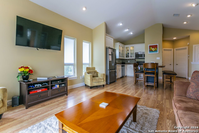 1024 Summit Blf, Canyon Lake, Texas image 4
