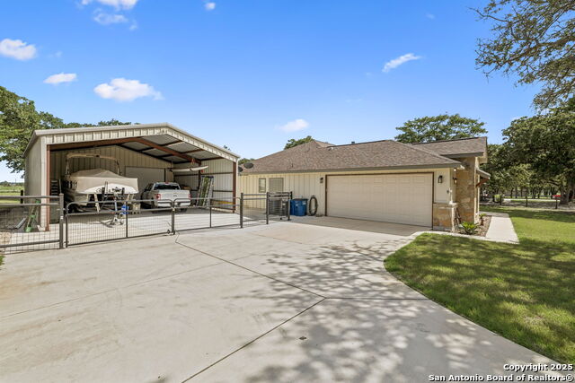 164 Sendera, La Vernia, Texas image 10