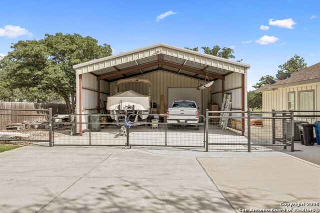 164 Sendera, La Vernia, Texas image 9