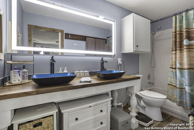 314 & 309 Sunset, Lakehills, Texas image 18