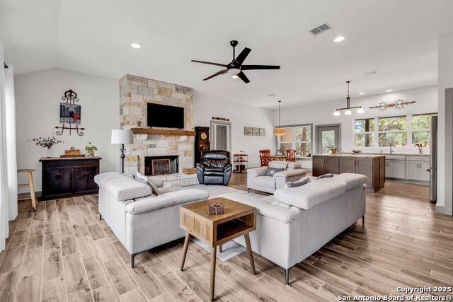1396 Heritage Hill, Canyon Lake, Texas image 4