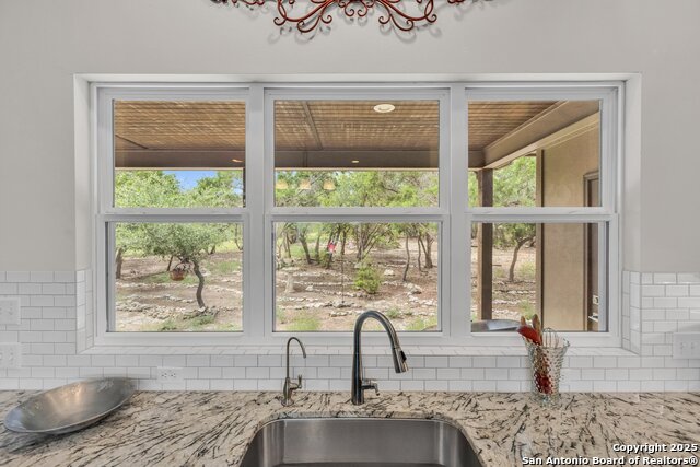 1396 Heritage Hill, Canyon Lake, Texas image 9