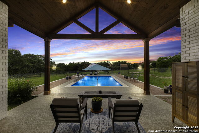542 Private Road 3702, San Antonio, Texas image 1