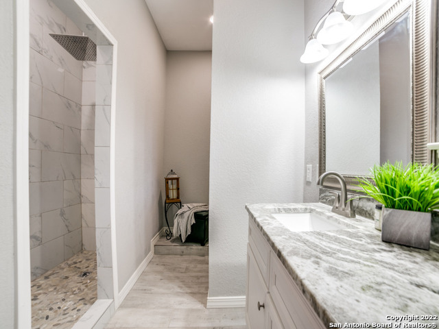 2580 Goat Hill, Lakehills, Texas image 24