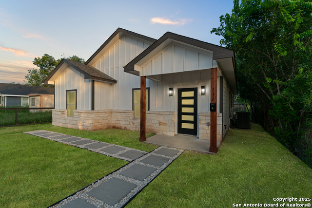 237 Avenue D, Poteet, Texas image 1