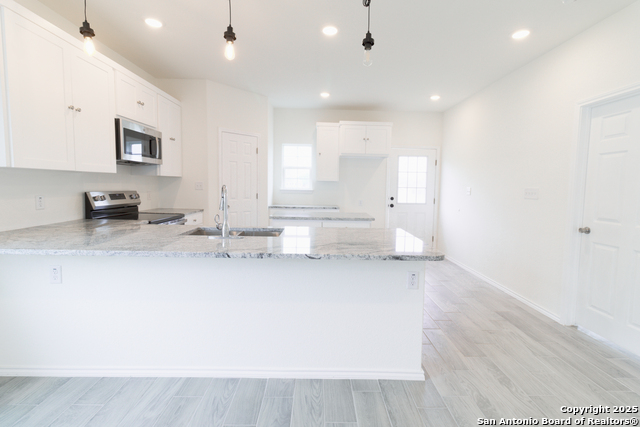 811 N Polk, Beeville, Texas image 3