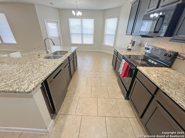 8915 Palmetto Park, Converse, Texas image 10