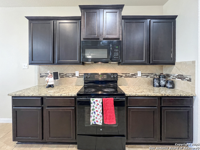 8915 Palmetto Park, Converse, Texas image 12