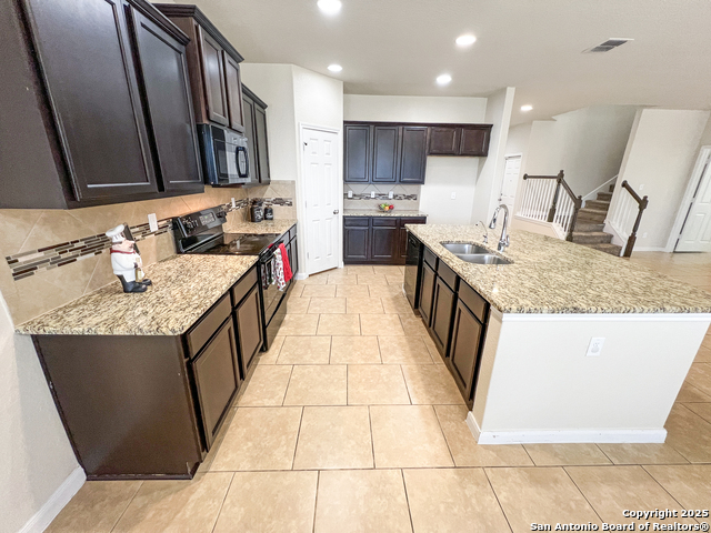 8915 Palmetto Park, Converse, Texas image 16