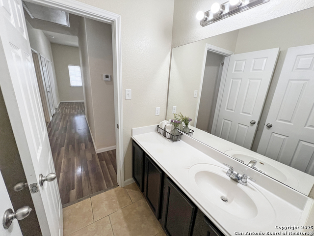 8915 Palmetto Park, Converse, Texas image 37