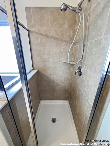 8915 Palmetto Park, Converse, Texas image 41