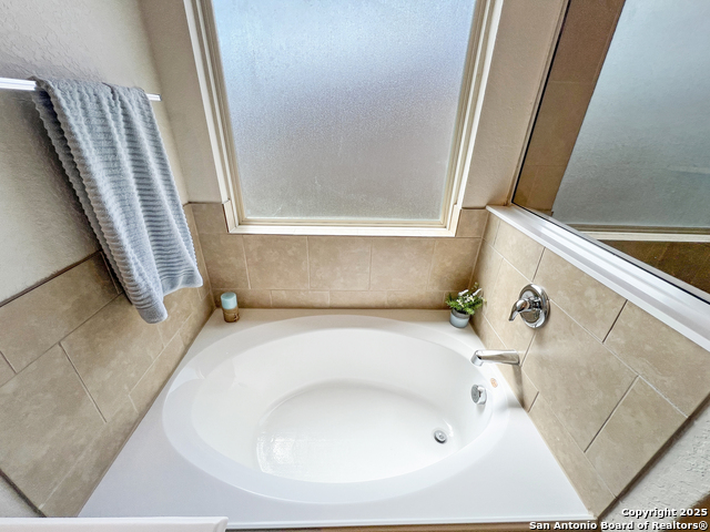 8915 Palmetto Park, Converse, Texas image 42