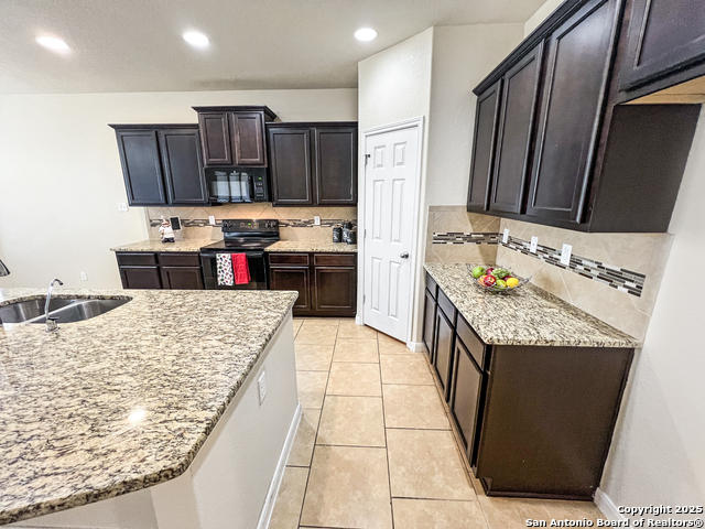 8915 Palmetto Park, Converse, Texas image 7