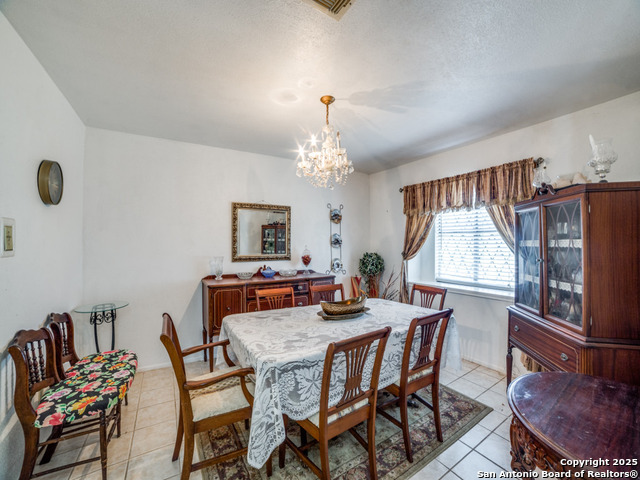 341 Oriente, Pleasanton, Texas image 4