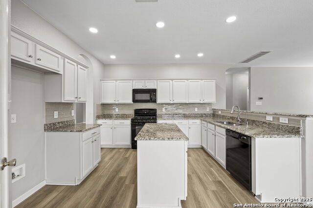 8838 Feather Trl, Helotes, Texas image 16
