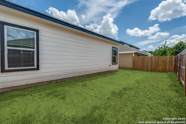 228 W Martindale St, Seguin, Texas image 24