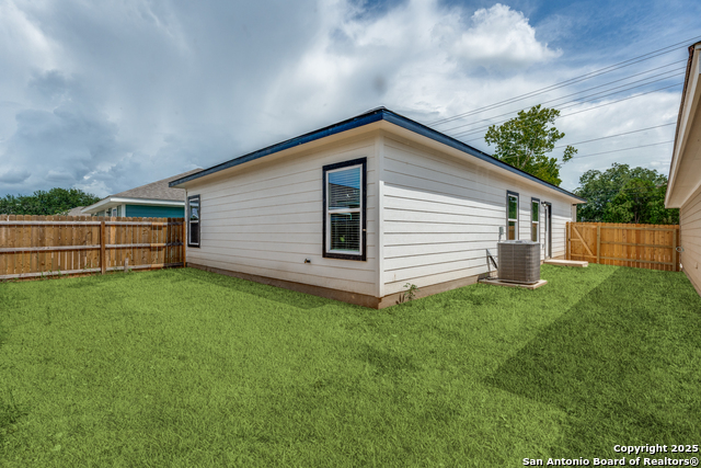 228 W Martindale St, Seguin, Texas image 25