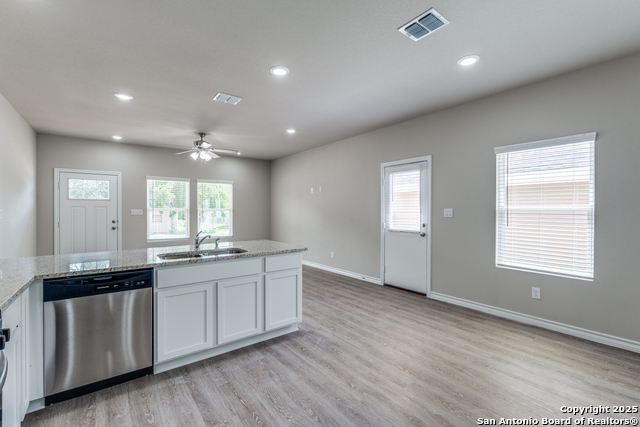 228 W Martindale St, Seguin, Texas image 7