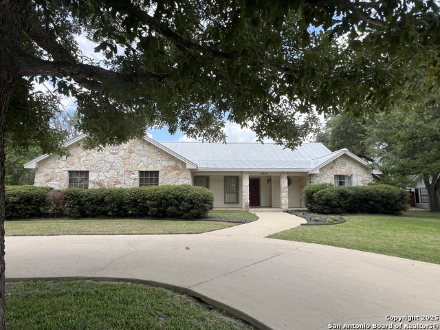 1622 Continental Dr, Pleasanton, Texas image 1