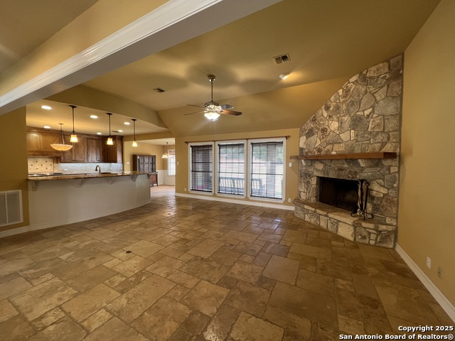 1622 Continental Dr, Pleasanton, Texas image 3