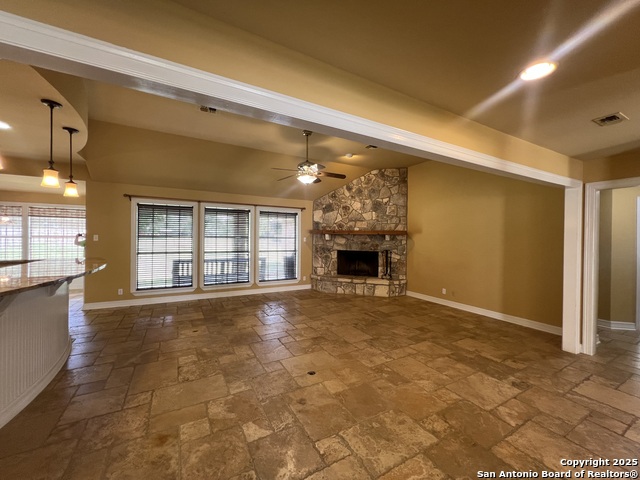 1622 Continental Dr, Pleasanton, Texas image 4