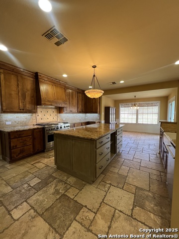 1622 Continental Dr, Pleasanton, Texas image 6